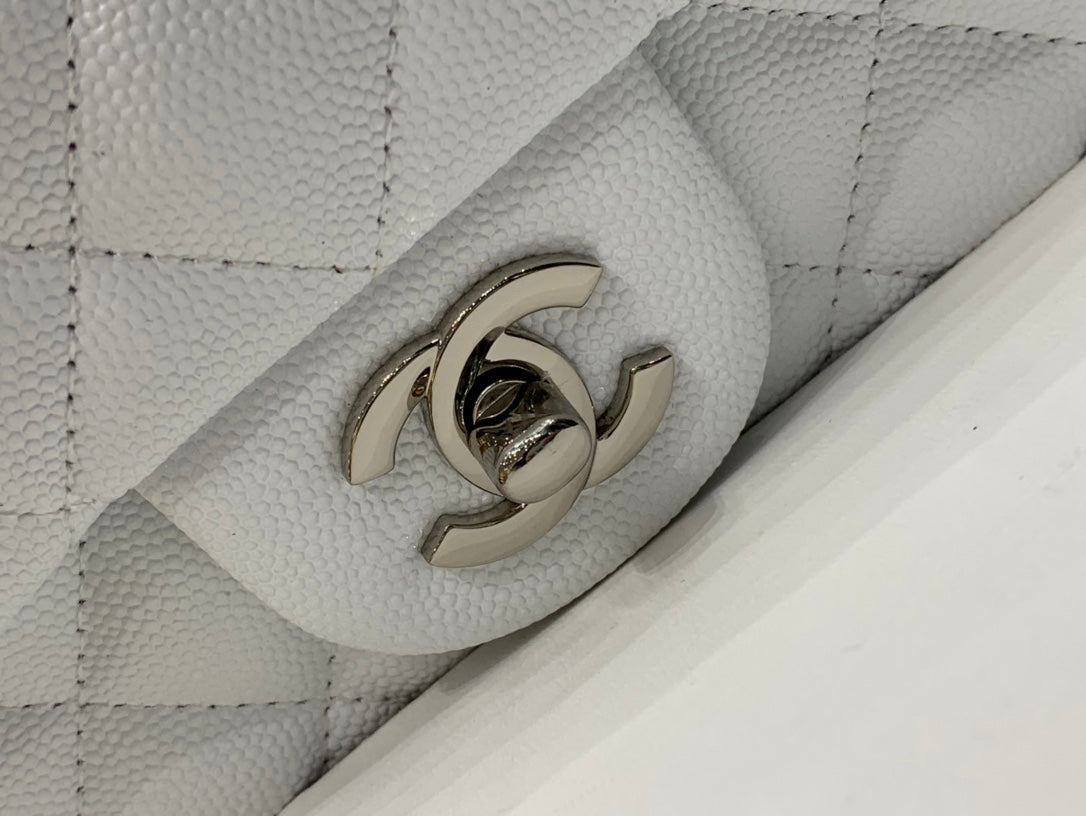 ミニスクエアフラップバッグ 17cm ホワイトキャビア シルバー金具