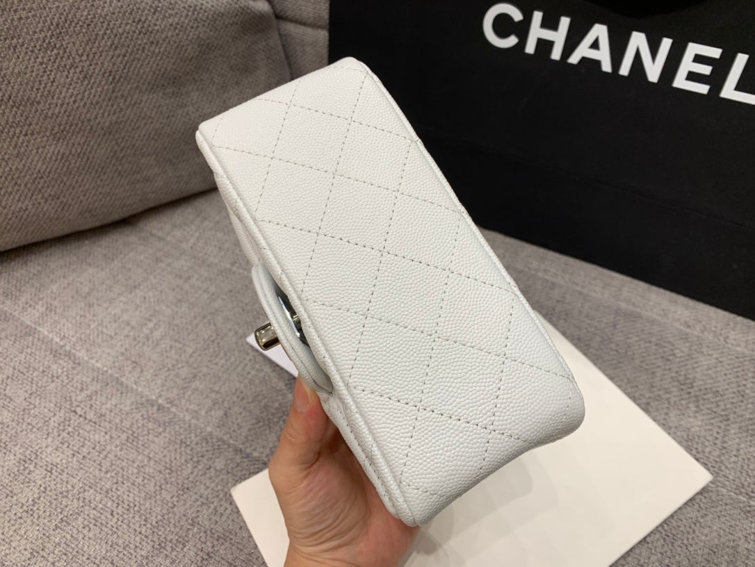 ミニスクエアフラップバッグ 17cm ホワイトキャビア シルバー金具
