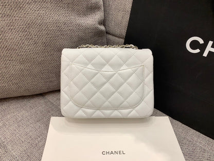 ミニスクエアフラップバッグ 17cm ホワイトキャビア シルバー金具