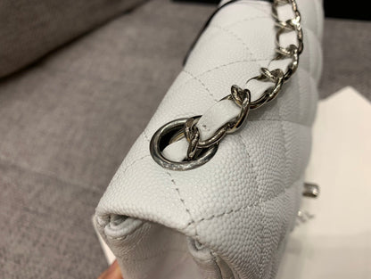 ミニスクエアフラップバッグ 17cm ホワイトキャビア シルバー金具