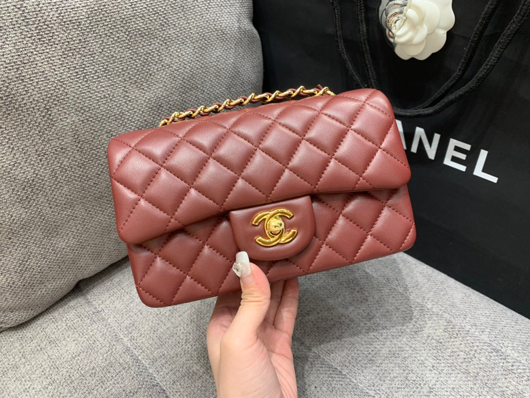 MINI SAC À RABAT RECTANGLE 20 CM CUIR D'AGNEAU BORDEAUX QUINCAILLERIE DORÉE