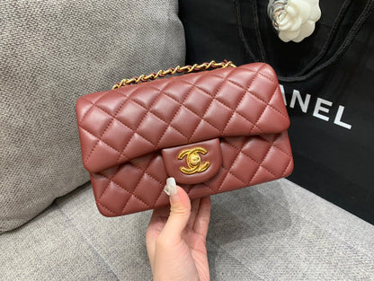 MINI SAC À RABAT RECTANGLE 20 CM CUIR D'AGNEAU BORDEAUX QUINCAILLERIE DORÉE
