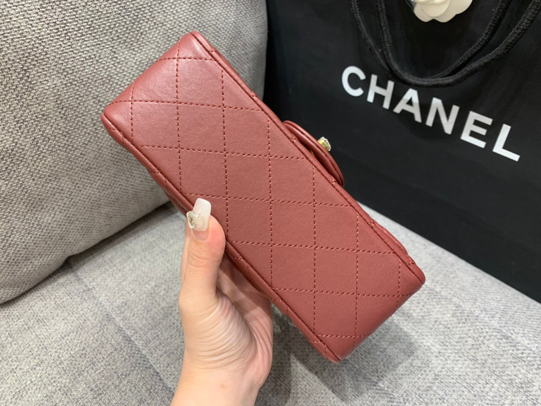 MINI SAC À RABAT RECTANGLE 20 CM CUIR D'AGNEAU BORDEAUX QUINCAILLERIE DORÉE