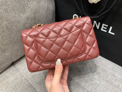 MINI SAC À RABAT RECTANGLE 20 CM CUIR D'AGNEAU BORDEAUX QUINCAILLERIE DORÉE