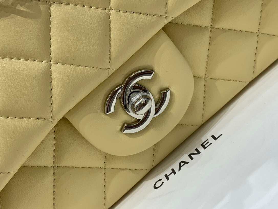 MINI SAC À RABAT RECTANGLE 20 CM EN CUIR D'AGNEAU JAUNE QUINCAILLERIE ARGENTÉE