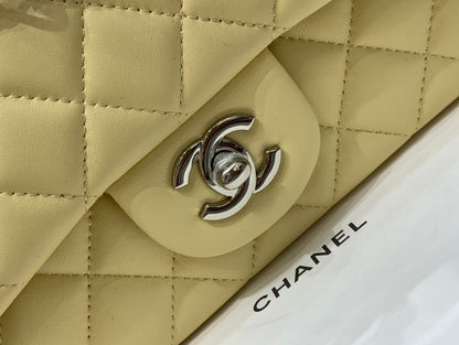 MINI SAC À RABAT RECTANGLE 20 CM EN CUIR D'AGNEAU JAUNE QUINCAILLERIE ARGENTÉE