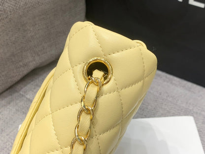 MINI SAC À RABAT RECTANGLE 20 CM EN CUIR D'AGNEAU JAUNE QUINCAILLERIE DORÉ