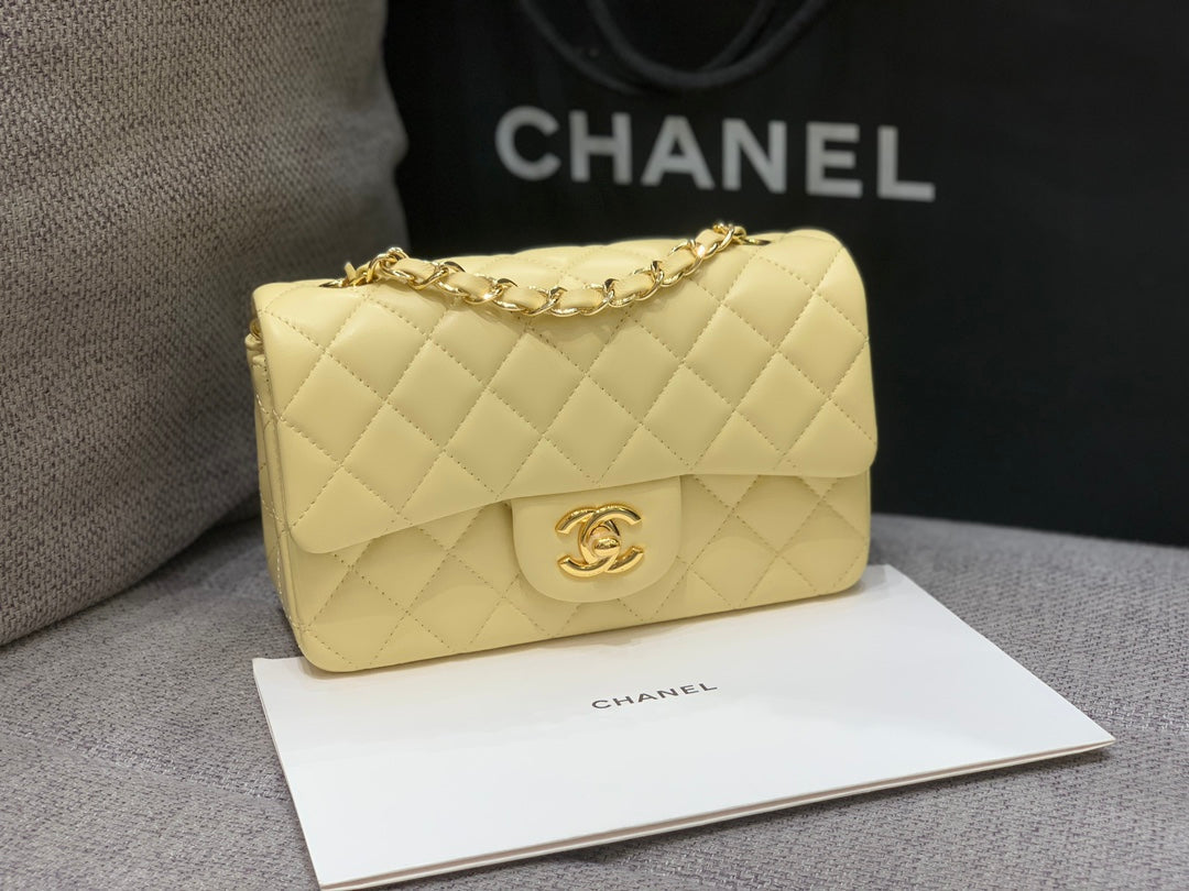 MINI SAC À RABAT RECTANGLE 20 CM EN CUIR D'AGNEAU JAUNE QUINCAILLERIE DORÉ