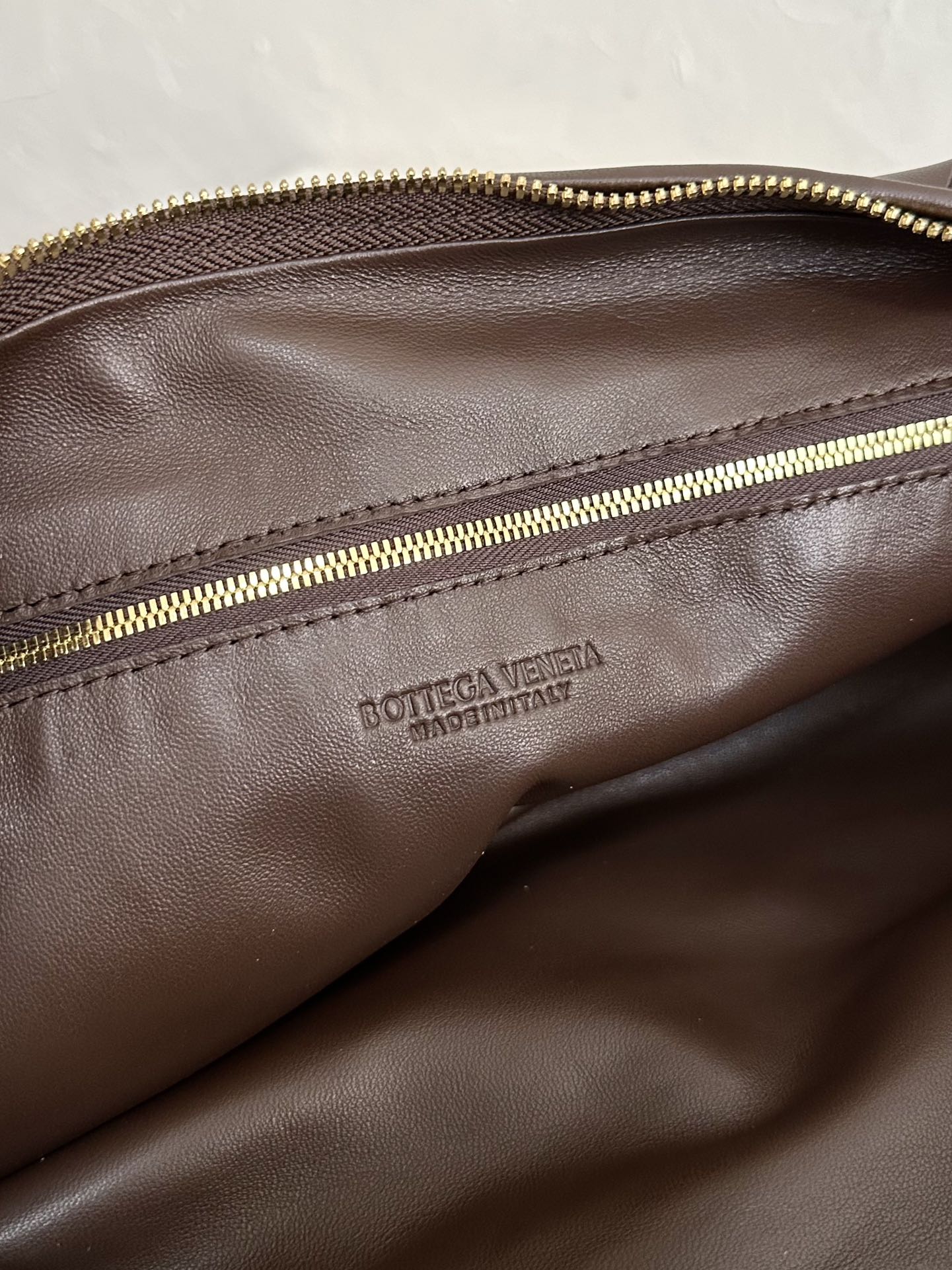 BV SMALL JODIE 48CM CUIR DAIM CHOCOLAT 