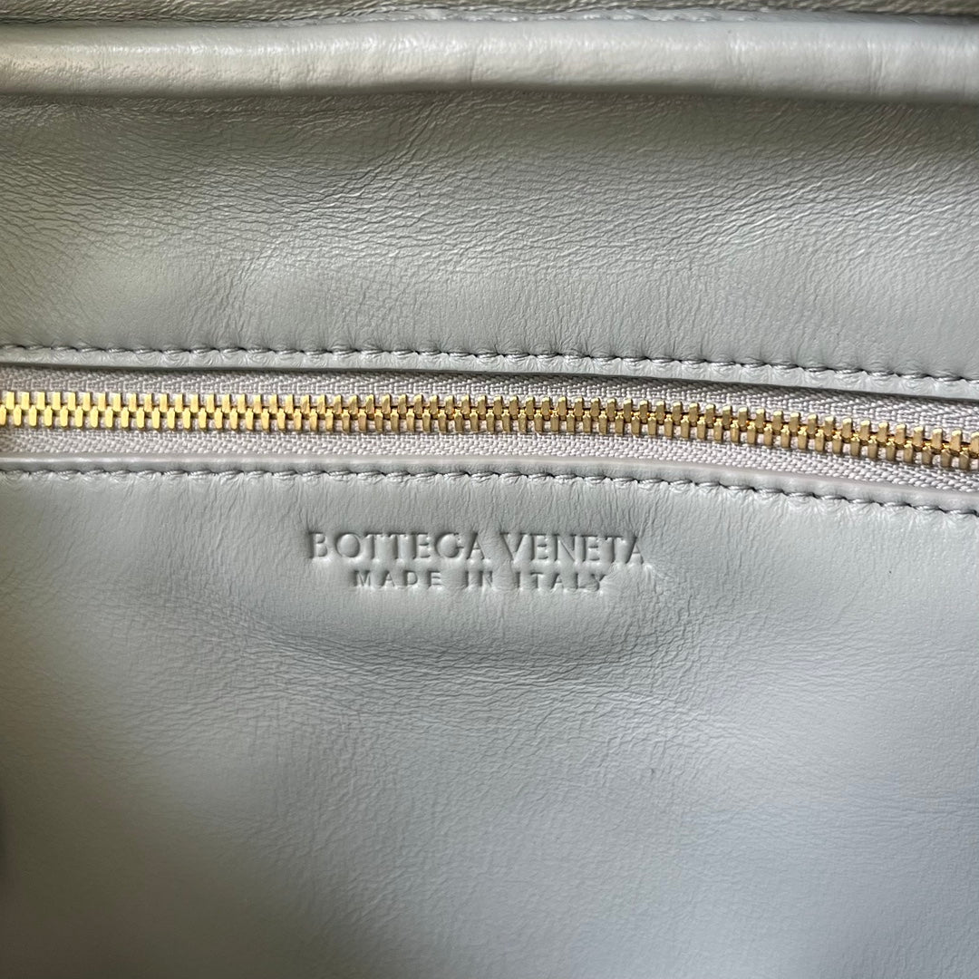 BV GETAWAY PETIT 23CM CUIR D'AGNEAU GRIS 