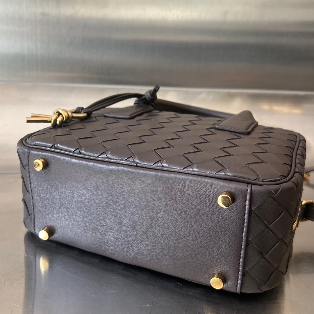 BV GETAWAY PETIT 23CM PEAU D'AGNEAU CHOCOLAT 