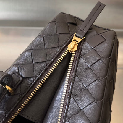 BV GETAWAY PETIT 23CM PEAU D'AGNEAU CHOCOLAT 