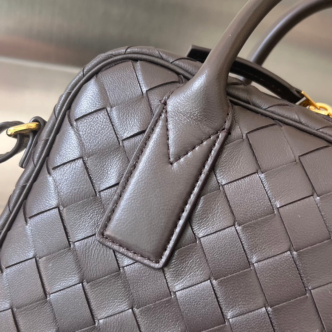 BV GETAWAY PETIT 23CM PEAU D'AGNEAU CHOCOLAT 