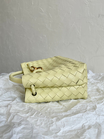 BV PETIT ANDIAMO 25CM PEAU D'AGNEAU JAUNE CLAIR 
