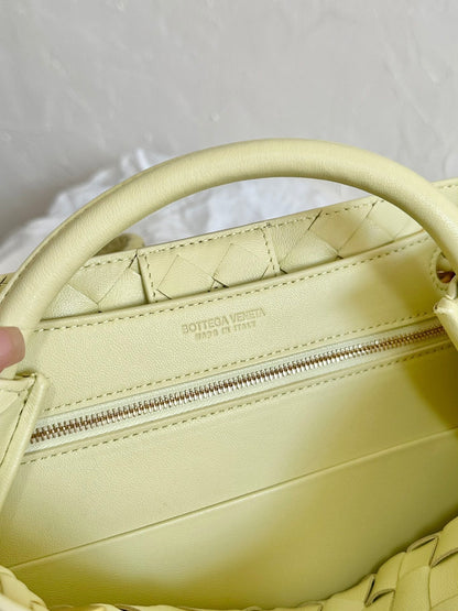 BV PETIT ANDIAMO 25CM PEAU D'AGNEAU JAUNE CLAIR 
