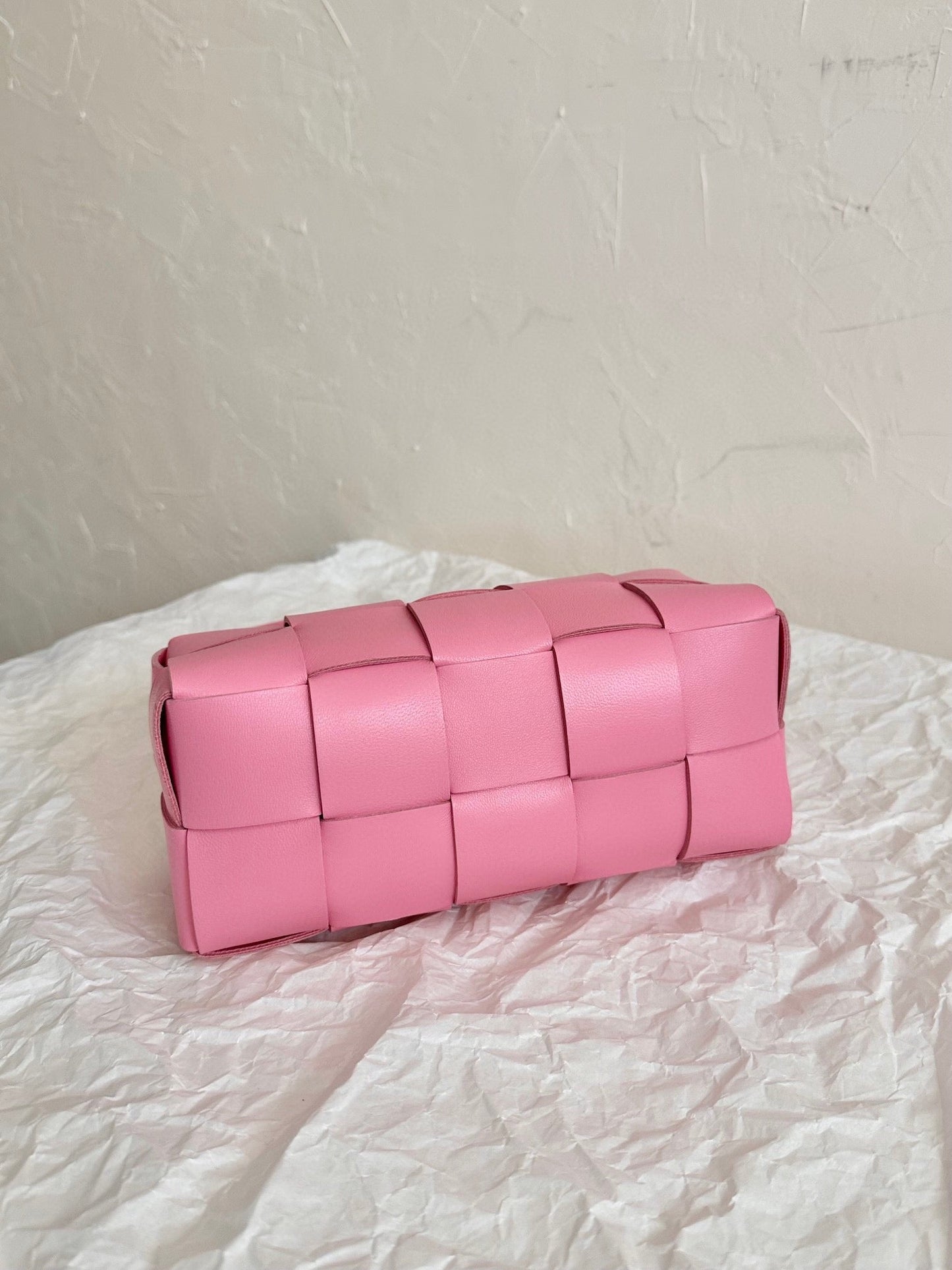 BV PETITE BRIQUE 24CM PEAU D'AGNEAU ROSE 