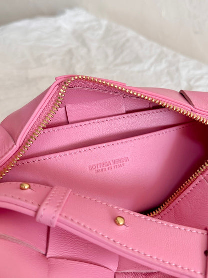 BV PETITE BRIQUE 24CM PEAU D'AGNEAU ROSE 