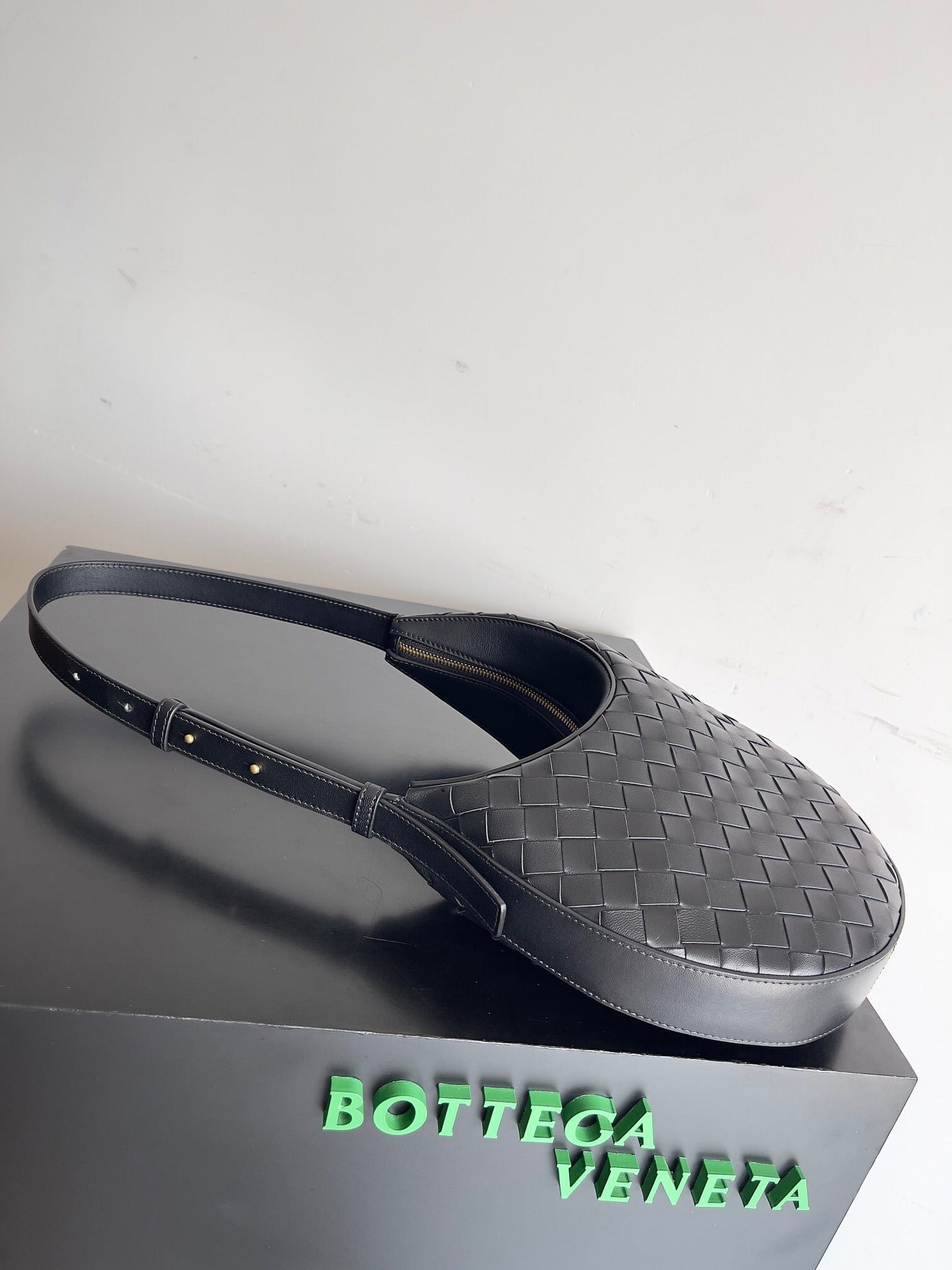 BV PETITE GOUTTE 32CM CUIR D'AGNEAU NOIR 