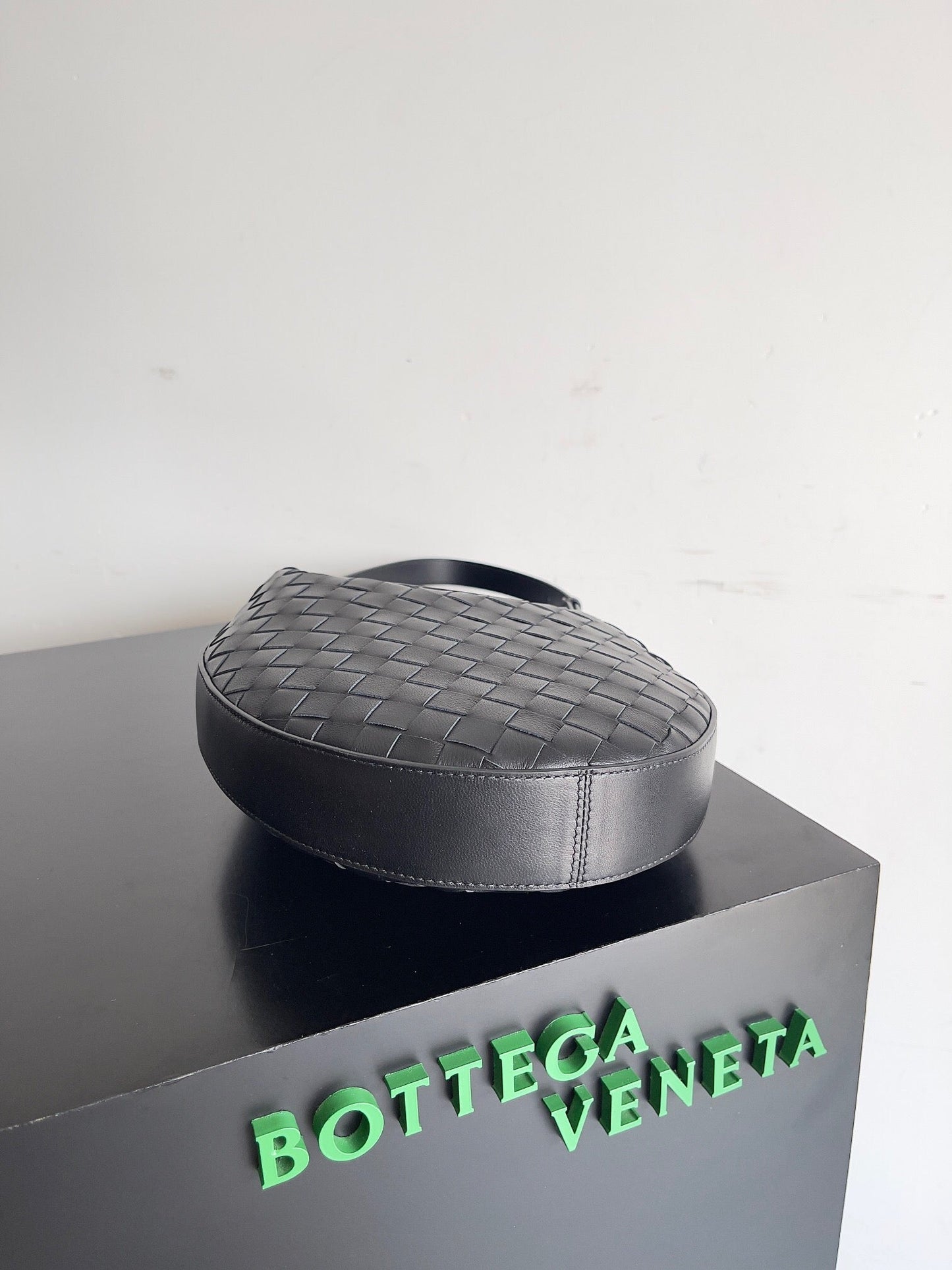 BV PETITE GOUTTE 32CM CUIR D'AGNEAU NOIR 