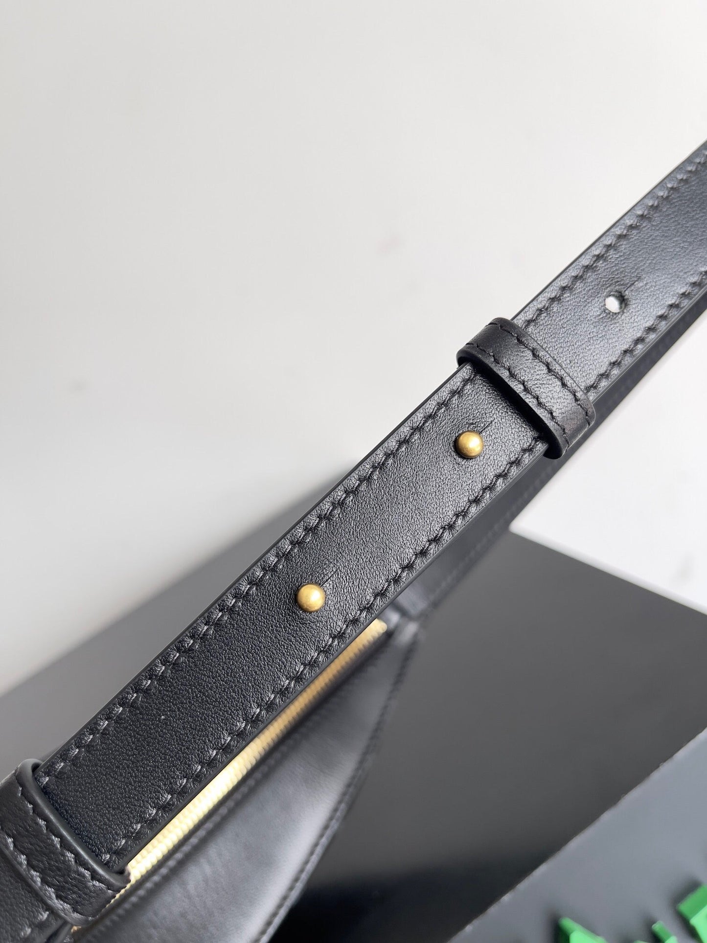 BV PETITE GOUTTE 32CM CUIR D'AGNEAU NOIR 