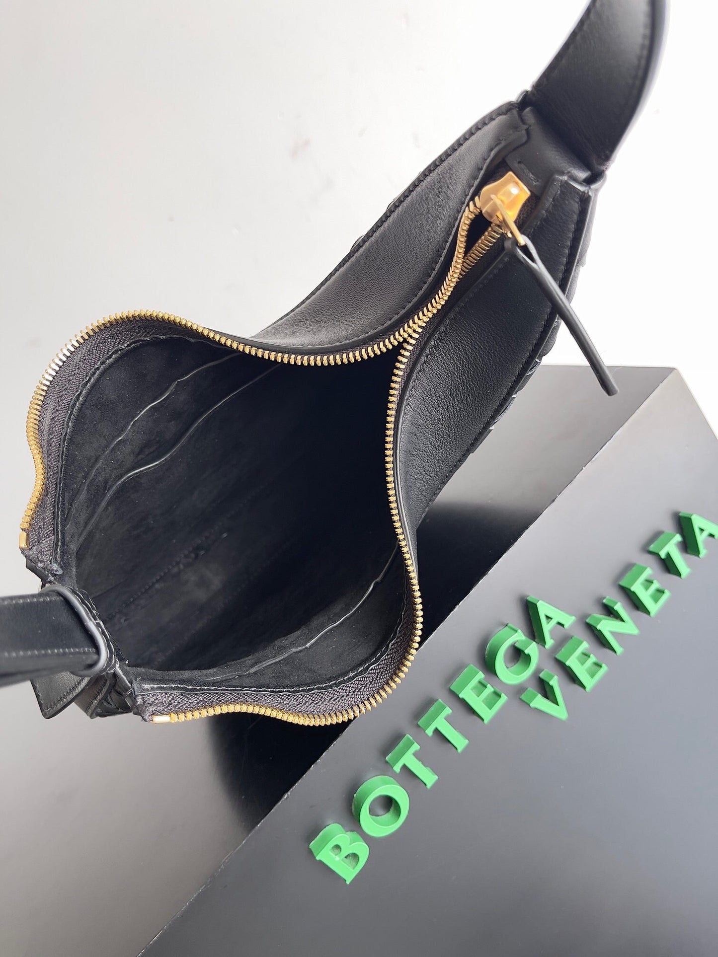 BV PETITE GOUTTE 32CM CUIR D'AGNEAU NOIR 