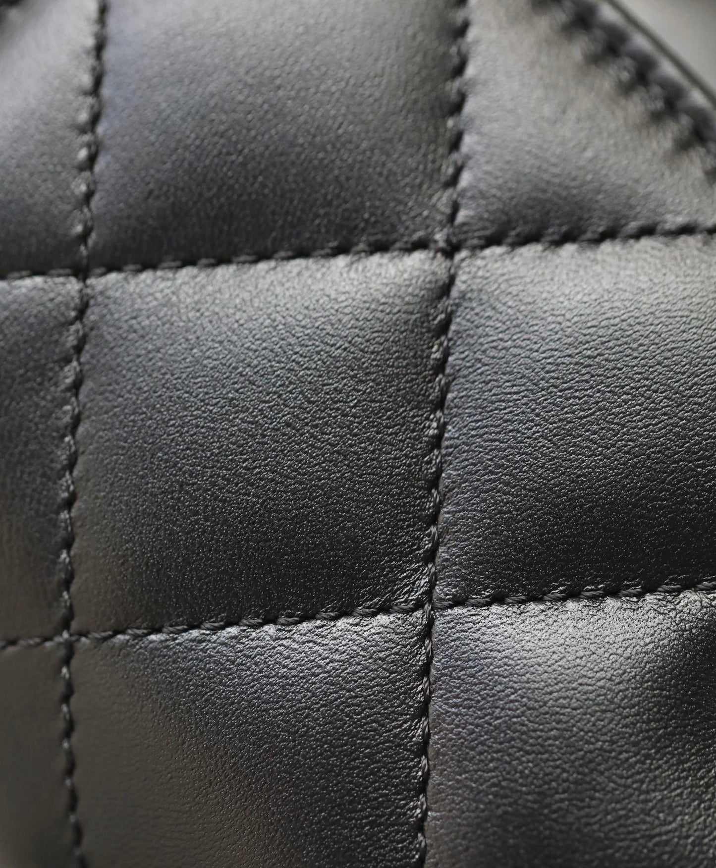 CC TRENDY 20CM CUIR D'AGNEAU NOIR QUINCAILLERIE DORÉ