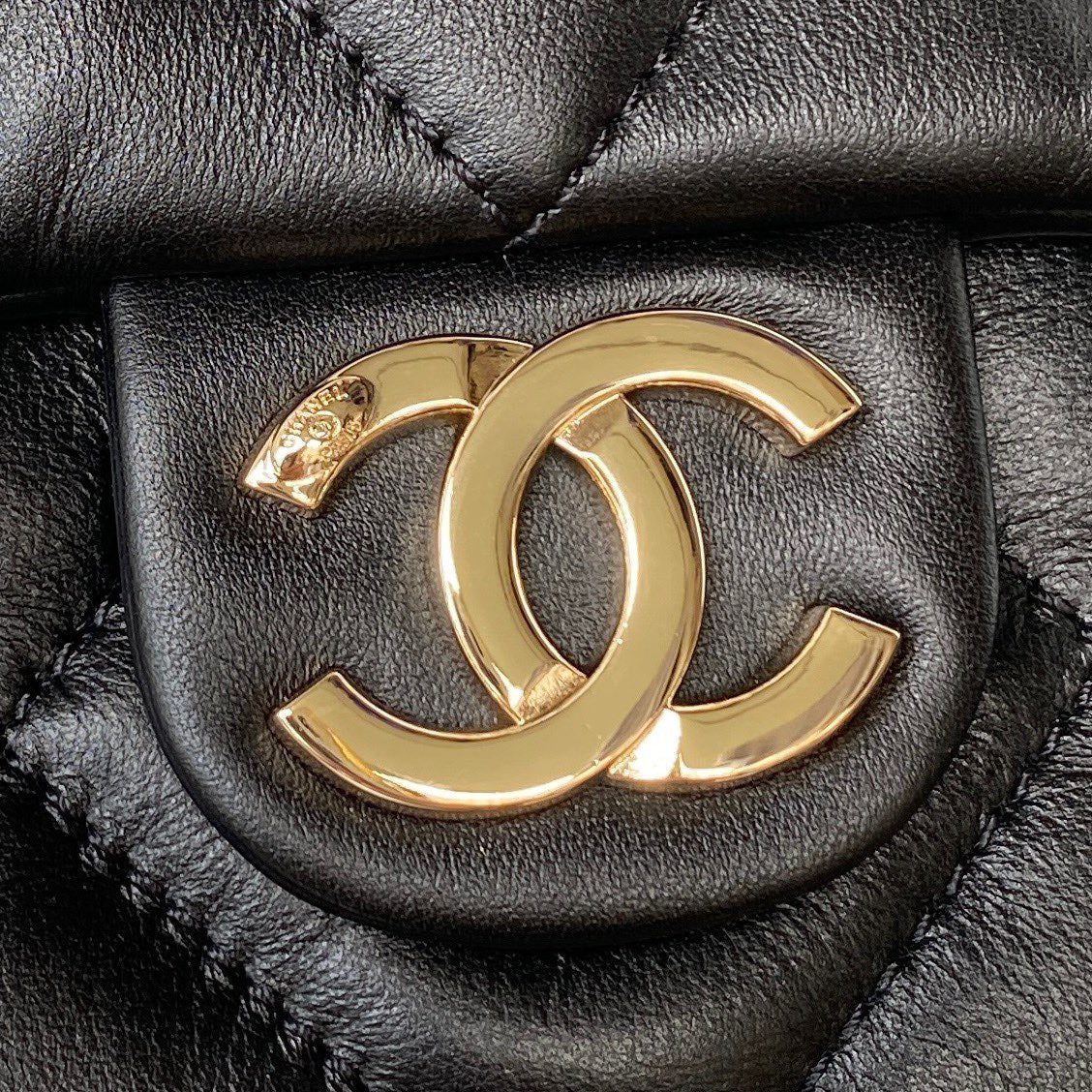 Sac fourre-tout CC 19 33 cm en cuir d'agneau noir et matériel doré