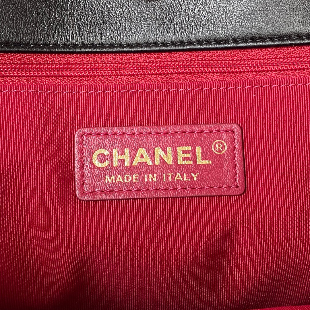 Sac fourre-tout CC 19 33 cm en cuir d'agneau noir et matériel doré