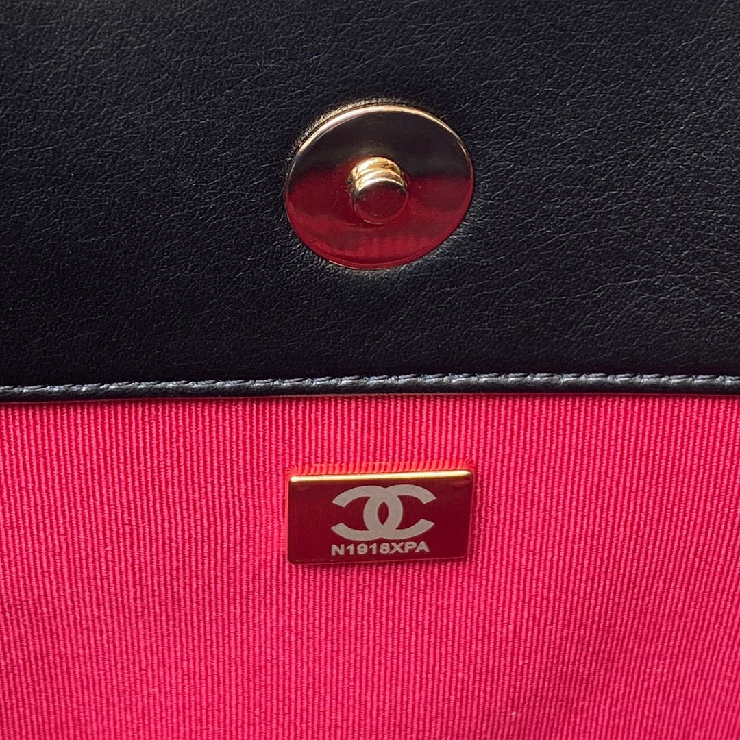 Sac fourre-tout CC 19 33 cm en cuir d'agneau noir et matériel doré