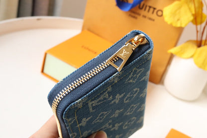 Portefeuille LV en cuir denim monogrammé de 19 cm de long
