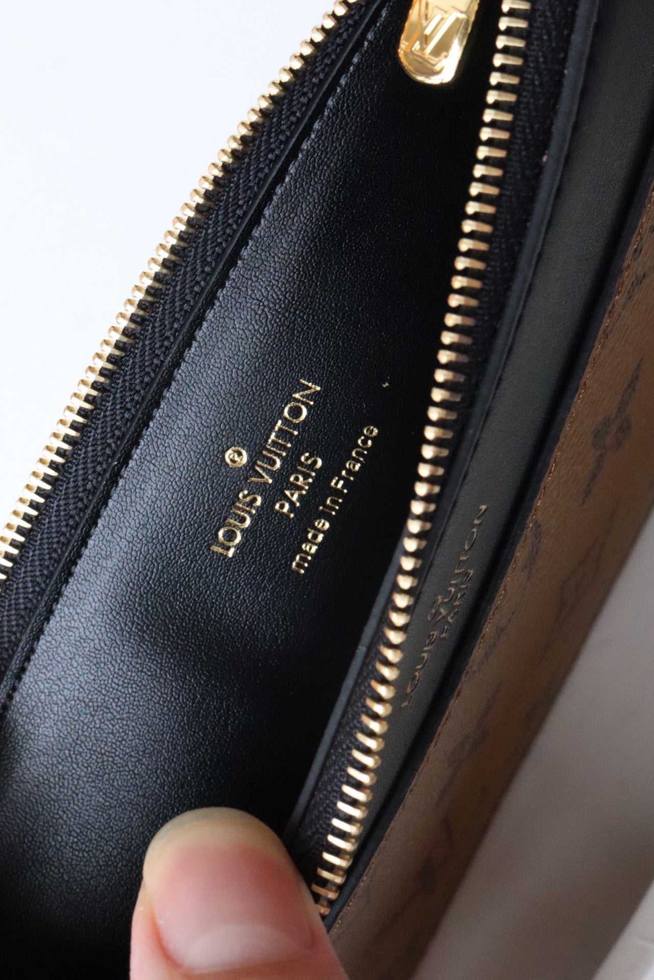 SAC À MAIN LV SLIM MONOGRAMME EN TOILE INVERSÉE 20 CM