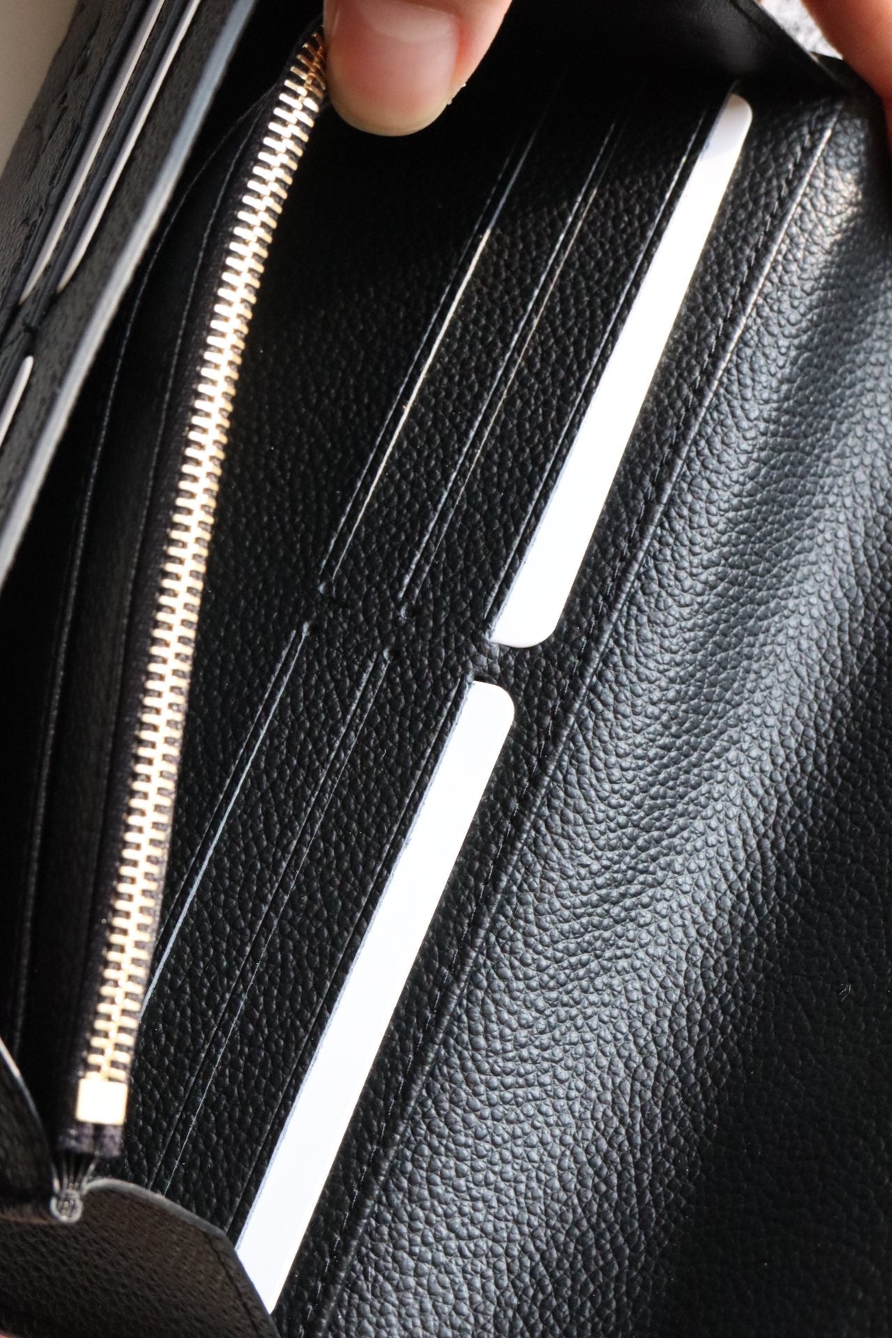 LV SARAH MONOGRAMME EMPREINTE CUIR 19CM