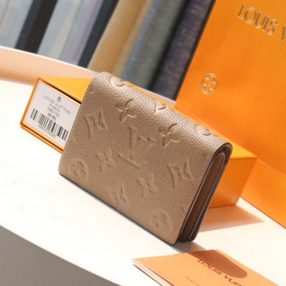 PORTEFEUILLE CLEA 12CM CUIR EMPREINTE MONOGRAMME BEIGE