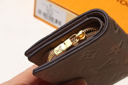 PORTEFEUILLE CLEA 12CM CUIR EMPREINTE MONOGRAMME BEIGE