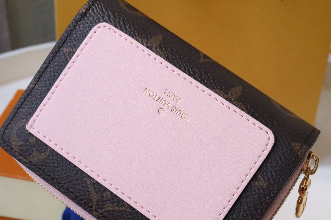 PORTEFEUILLE LOU 11,5 CM EN TOILE MONOGRAMME MARRON ROSE