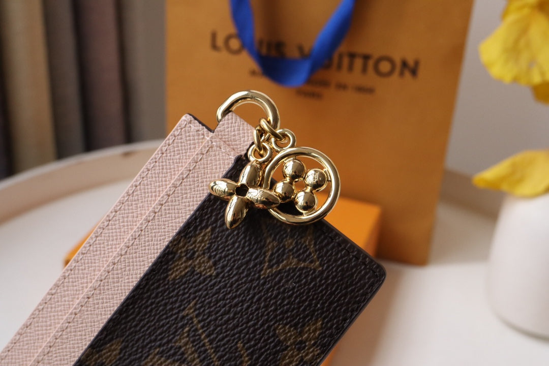 PORTE-CARTES CHARM EN TOILE MONOGRAMME MARRON ROSE