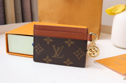 PORTE-CARTES CHARM EN TOILE MONOGRAMME MARRON