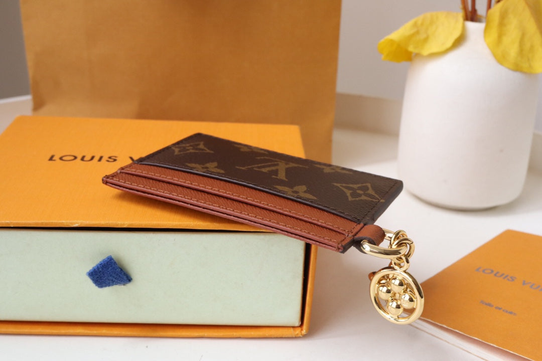 PORTE-CARTES CHARM EN TOILE MONOGRAMME MARRON