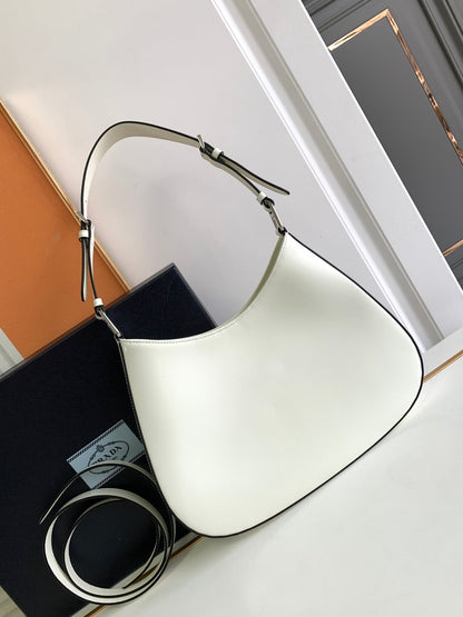 SAC À BANDOULIÈRE CLEO 30 EN CUIR BROSSÉ BLANC NOIR 