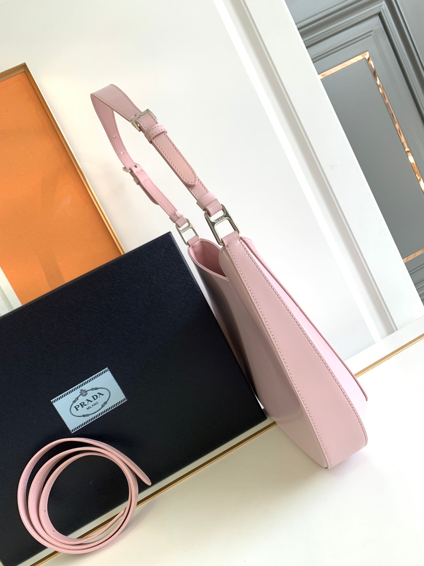 SAC À BANDOULIÈRE EN CUIR BROSSÉ ROSE CLEO 30 