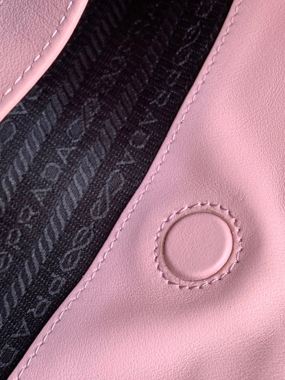 SAC À BANDOULIÈRE EN CUIR BROSSÉ ROSE CLEO 30 