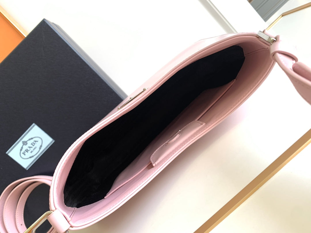SAC À BANDOULIÈRE EN CUIR BROSSÉ ROSE CLEO 30 