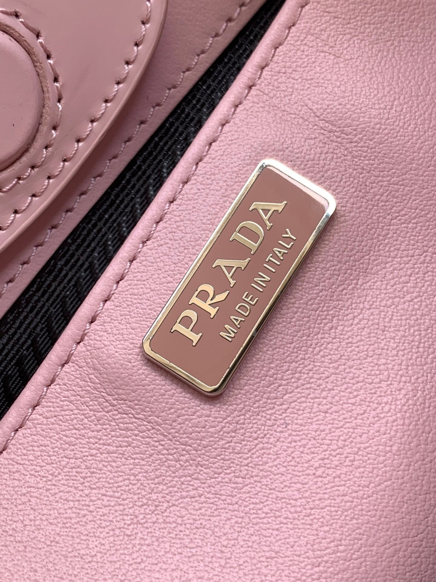 SAC À BANDOULIÈRE EN CUIR BROSSÉ ROSE CLEO 30 