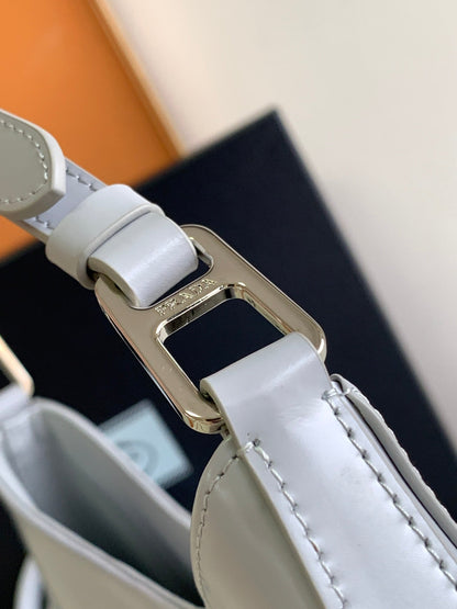 SAC À BANDOULIÈRE EN CUIR BROSSÉ GRIS CLEO 30 