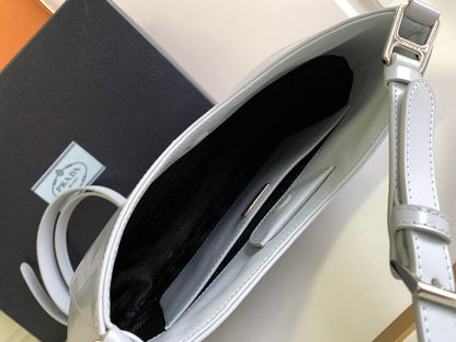 SAC À BANDOULIÈRE EN CUIR BROSSÉ GRIS CLEO 30 