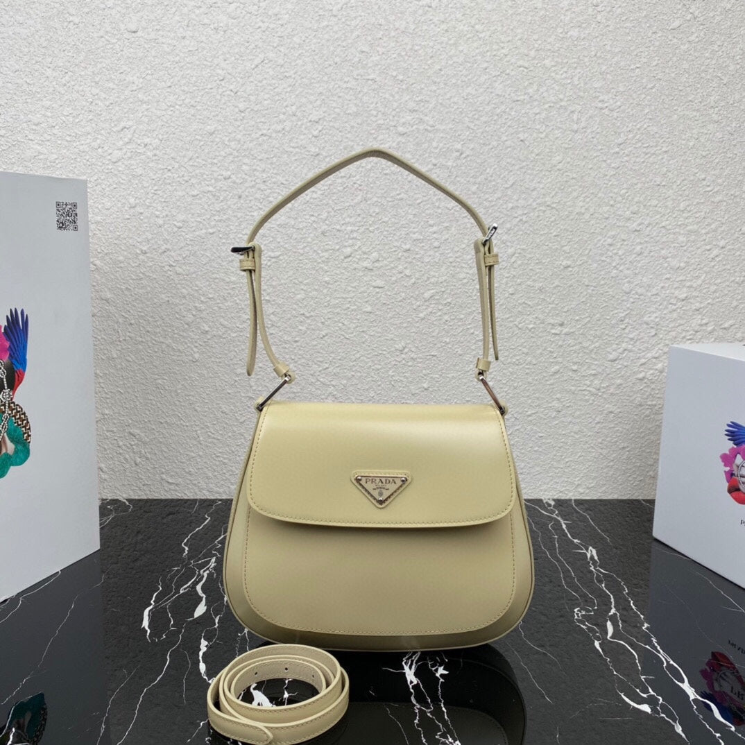 CLEO 24 ベージュ ブラッシュドレザー ショルダーバッグ
