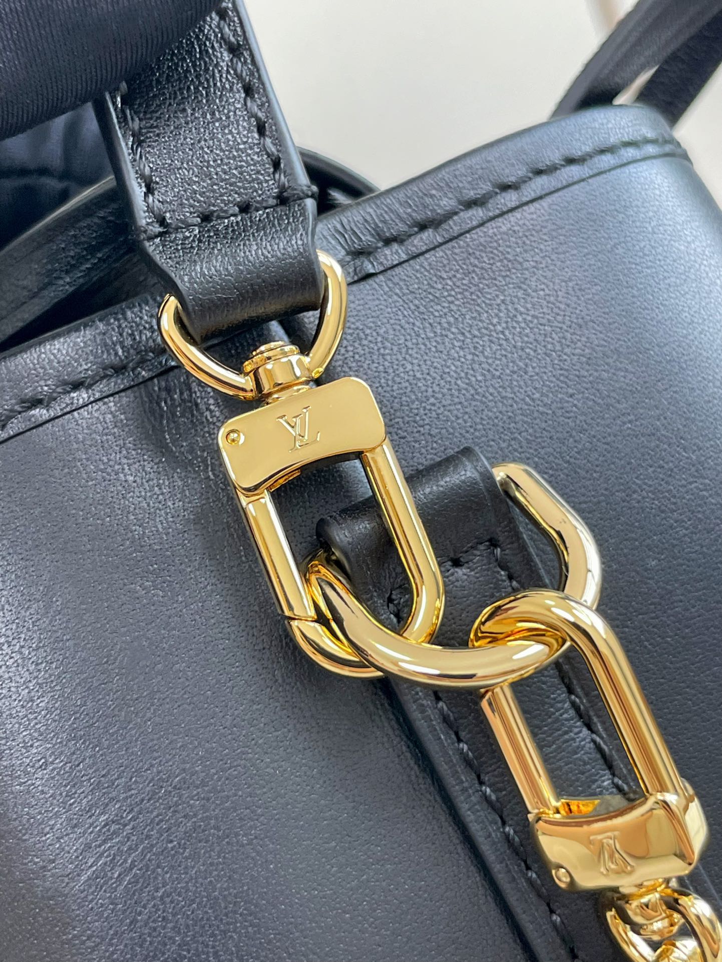 SAC À MAIN NOE 11,5 NANO CHARM EN CUIR DE VEAU NOIR 