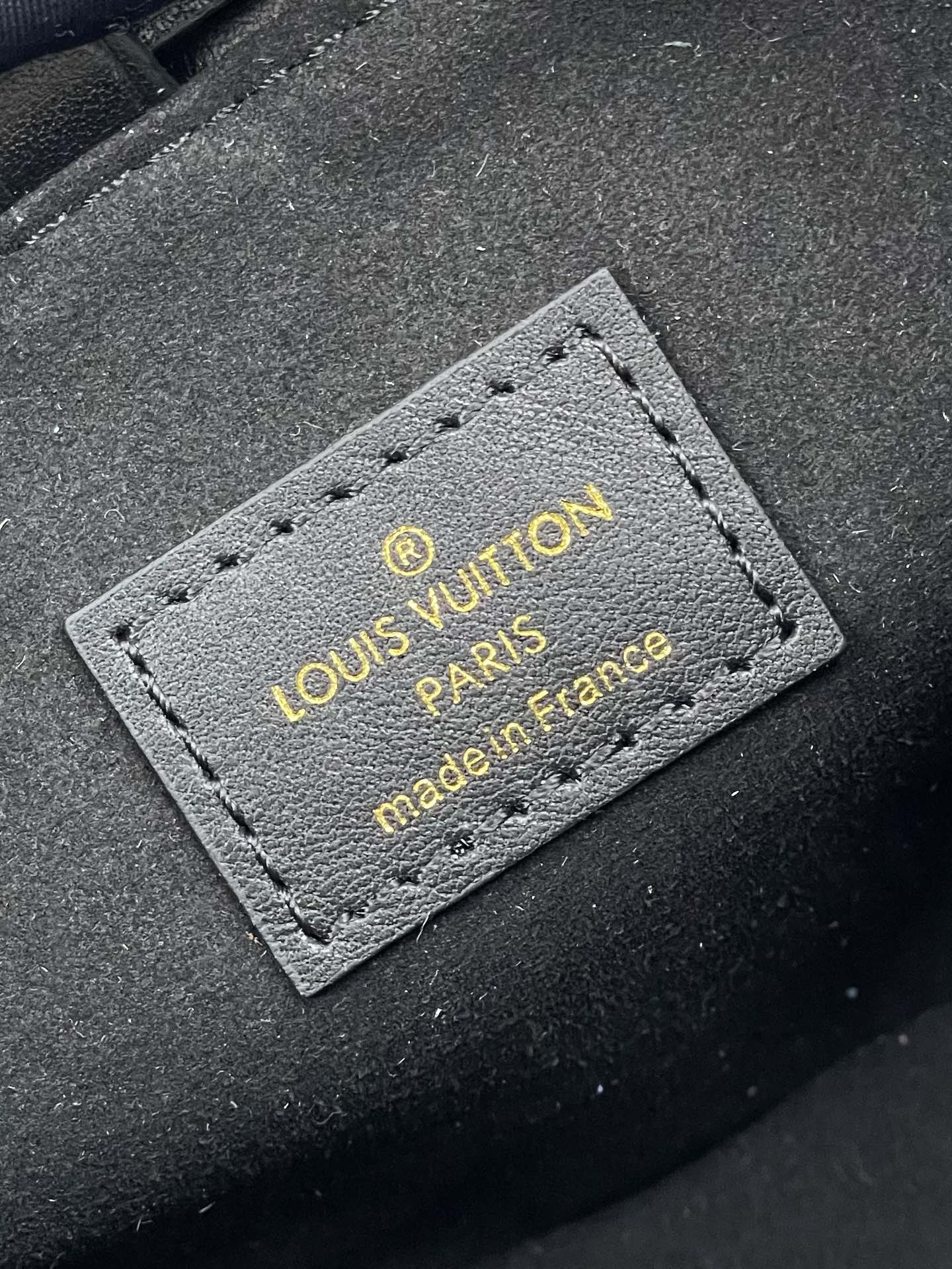 SAC À MAIN NOE 11,5 NANO CHARM EN CUIR DE VEAU NOIR 