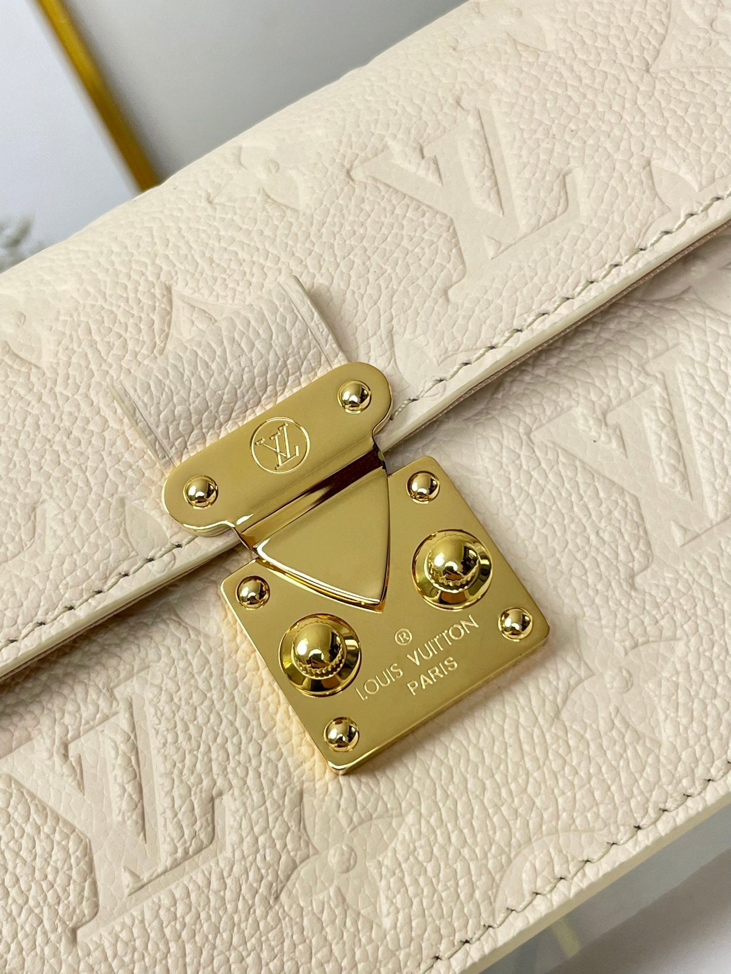 WOC 22 METIS CRÈME MONOGRAMME EMPREINTE