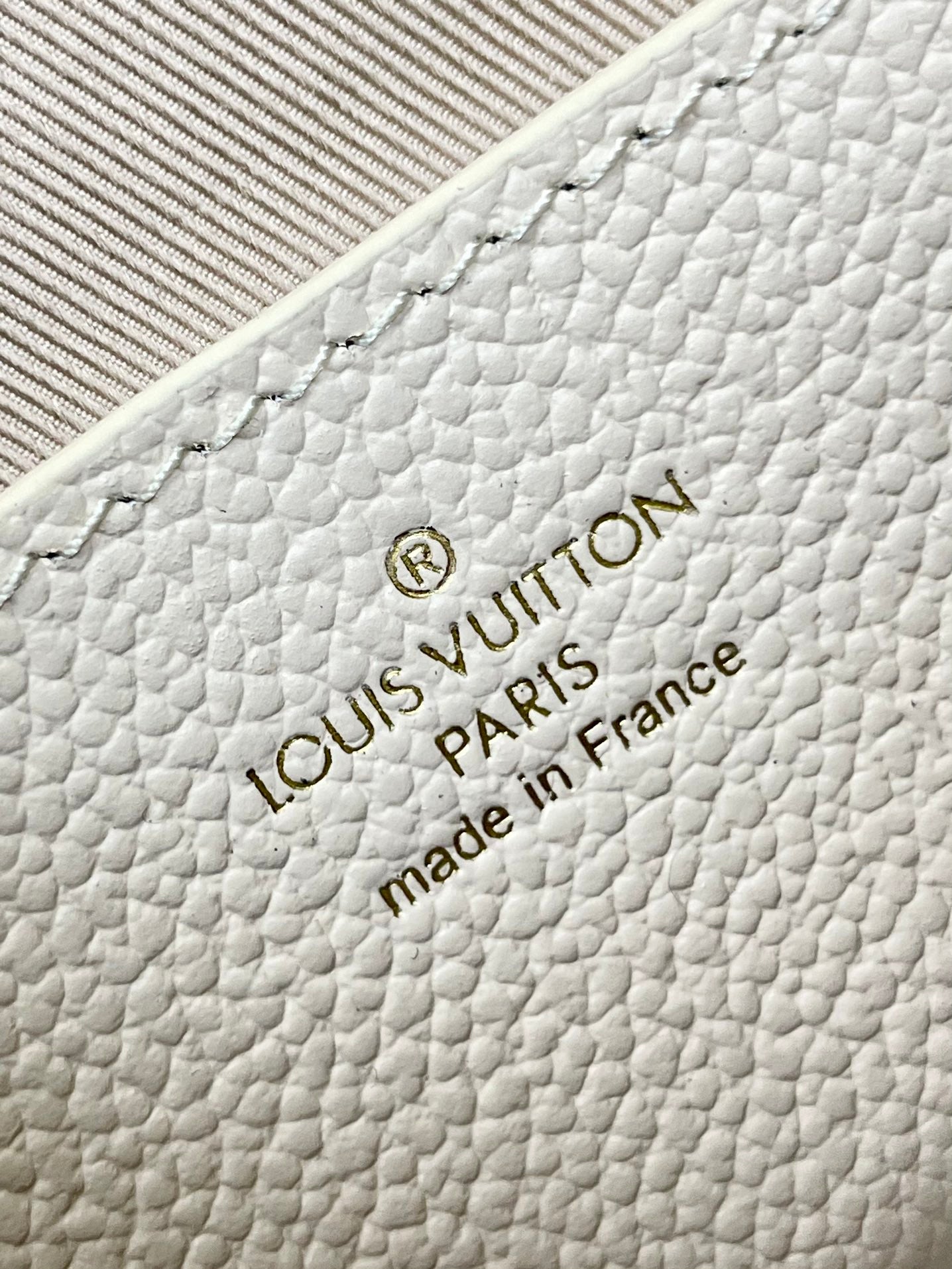 WOC 22 METIS CRÈME MONOGRAMME EMPREINTE